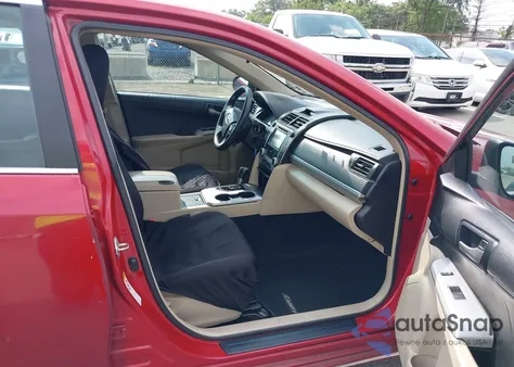 2014 Toyota Camry L/Se/Le/Xle z USA, uszkodzony, nr VIN 4T4BF1FK8ER441981